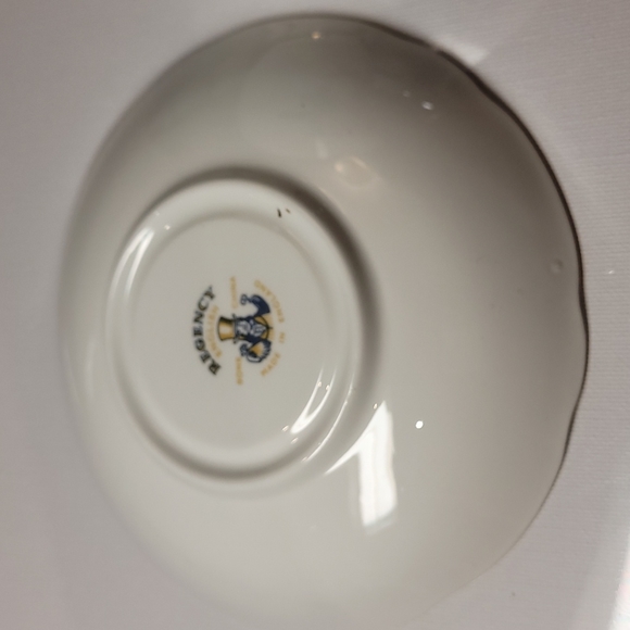 Royal Regency bone China teacup and saucer made in England - Picture 6 of 6